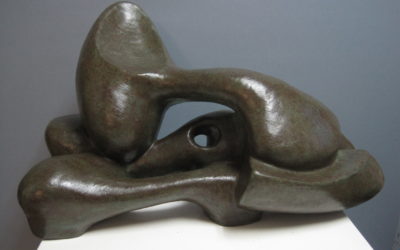 L’Opera Scultorea di Henry Moore: Dialogo tra Forma e Natura
